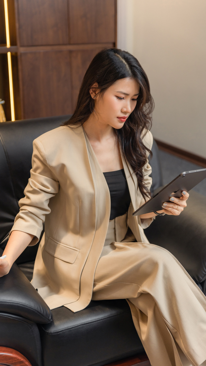 Set áo khoác blazer &amp; quần vải ống xuông ly giữa BRIONA thiết kế cao cấp WHITE CHIC - S