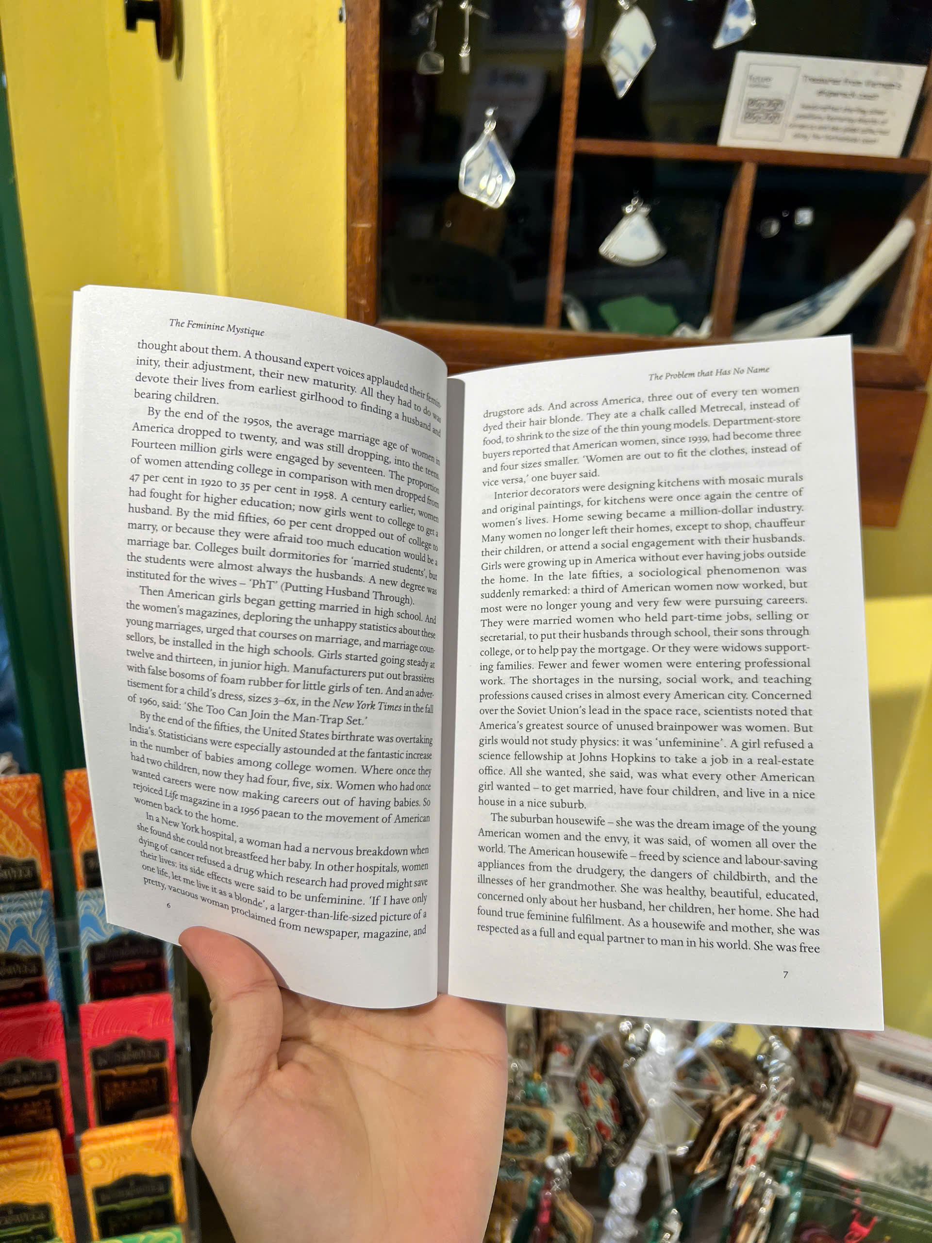 Sách - The Feminine Mystique by Betty Friedan | NonFiction / Classics / Ngoại văn Nhập khẩu UK