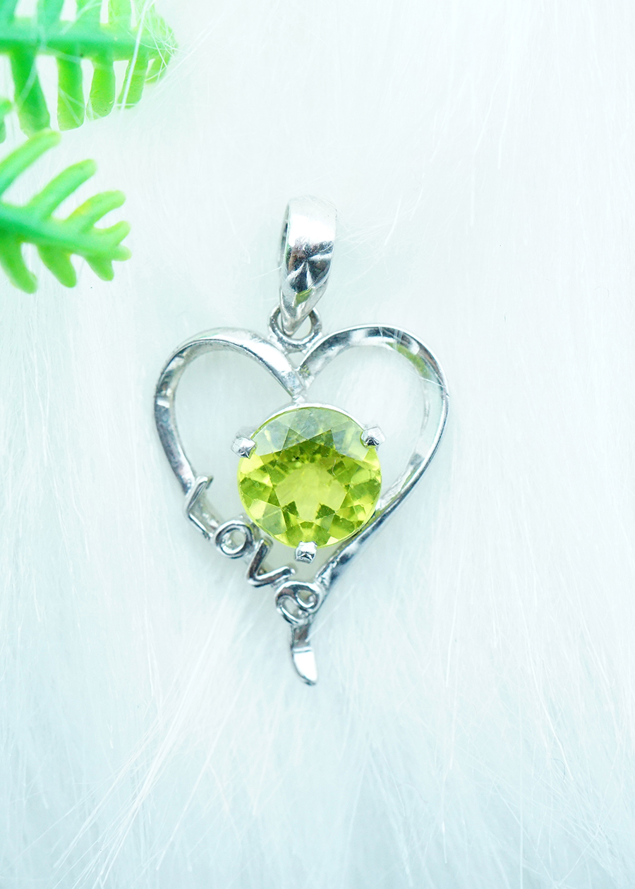 Mặt dây chuyền đá Peridot xanh lá tự nhiên 3cm