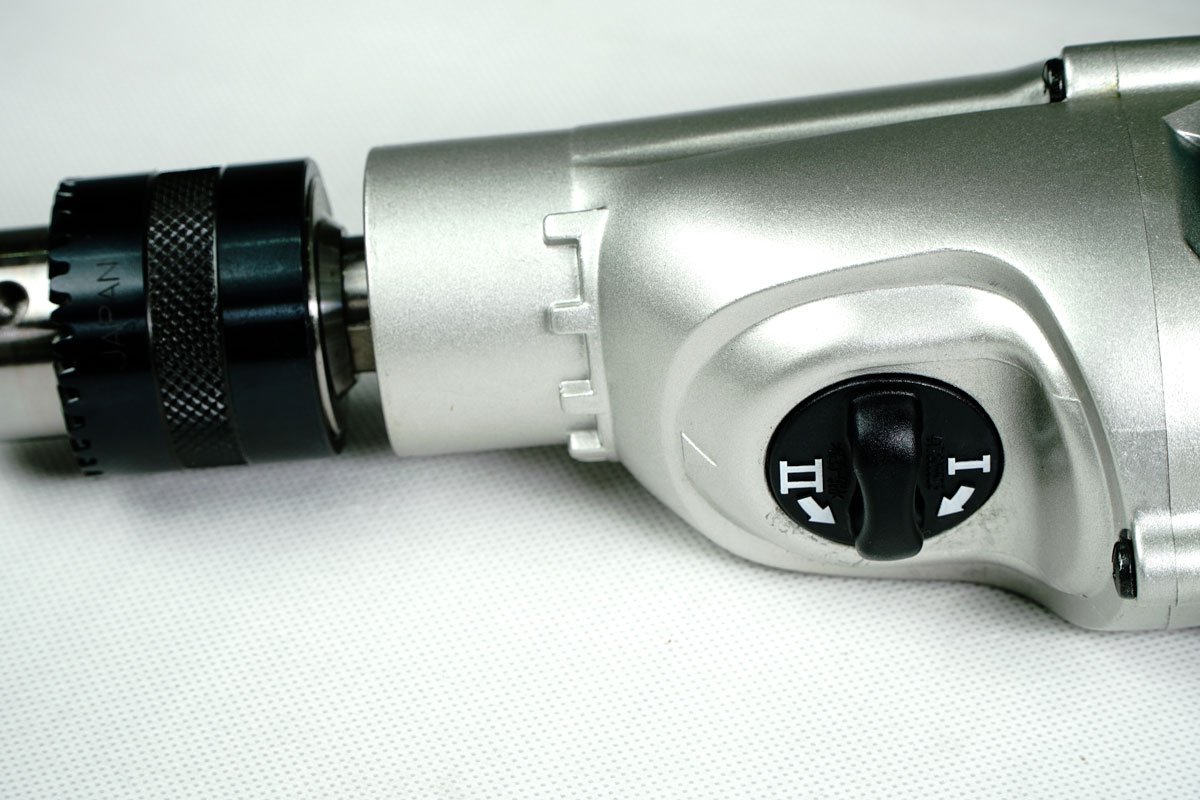 Máy khoan búa 20mm Makita HP2050