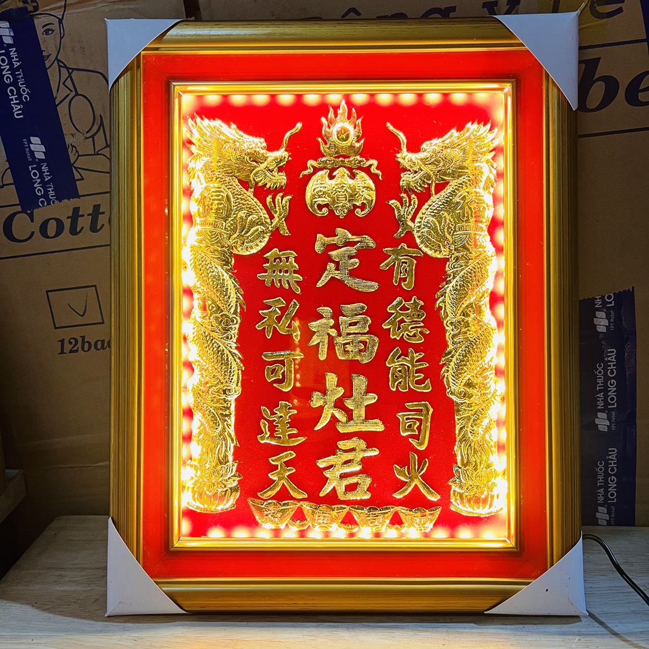 Bài vị Ông Táo dát vàng 24 k cao 38cm, ngang 30cm - 3 hàng chữ, Khung gỗ sơn vàng