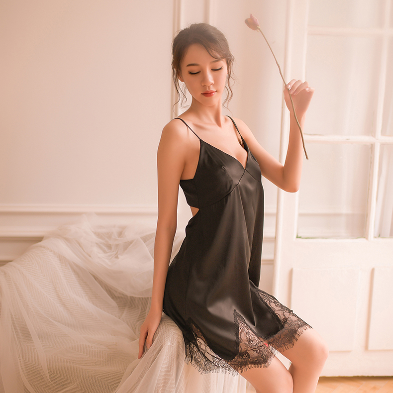 Váy ngủ lụa hai dây cut out lưng viền ren tặng kèm quần chip Vaperla