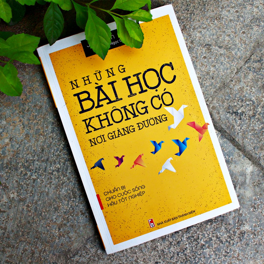 ComBo sách: 20-30 Tuổi Mười Năm Vàng Quyết Định Bạn Là Ai + Những Bài Học Không Có Nơi Giảng Đường