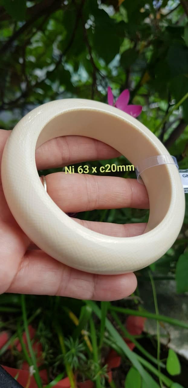 Chiếc Vòng Tay Nam Bản hẹ Màu Trắng vân đẹp Ni 63mm x cao 20mm kiểm định số đẹp Sjc G87178 nam tay tròn to nặng 70kg - 85kg đeo ạ