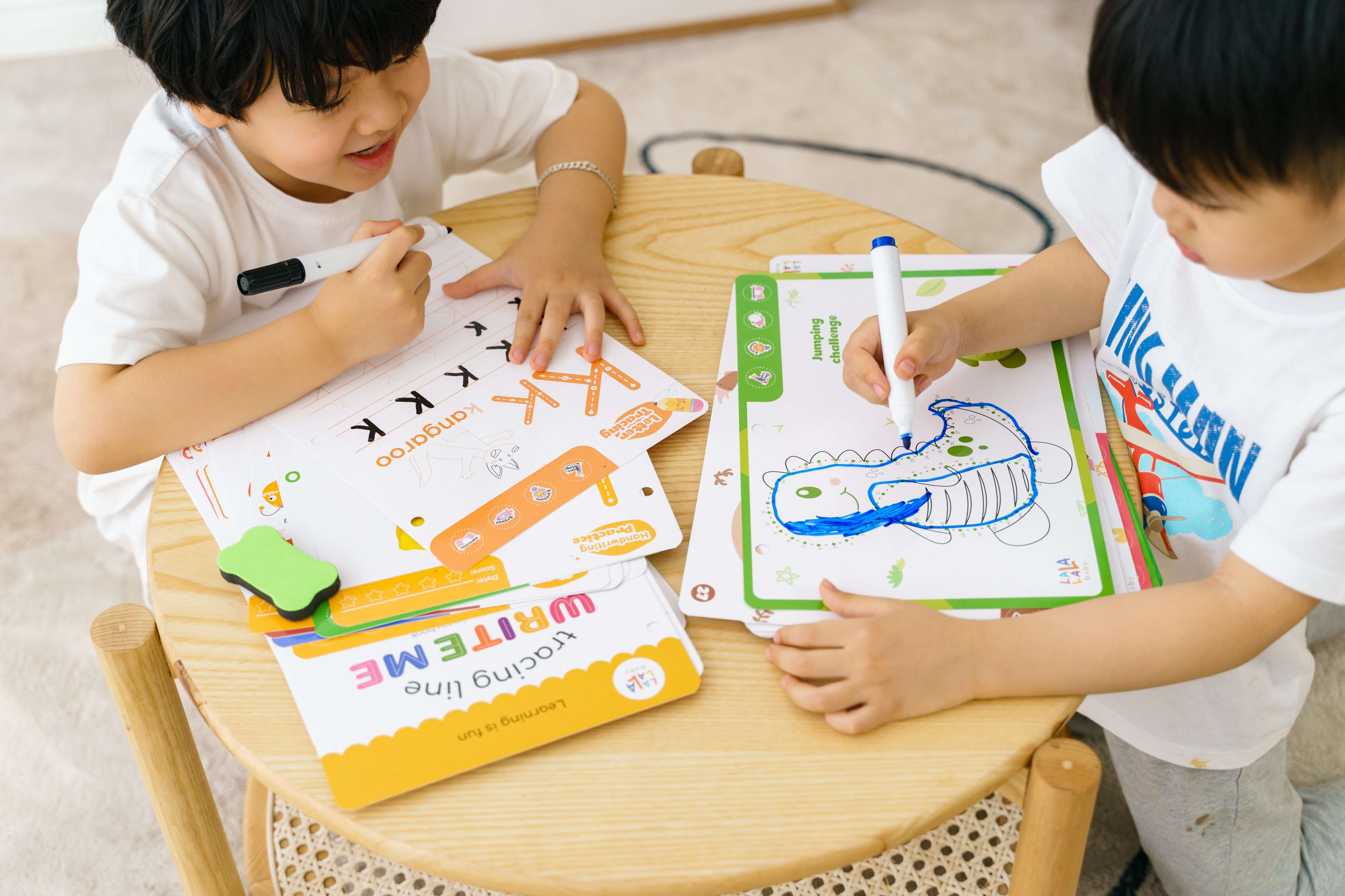 Tập tô vẽ thông minh xóa được Chủ đề Đường Nét cho bé, học liệu giáo dục sớm montessori đồ chơi thông minh