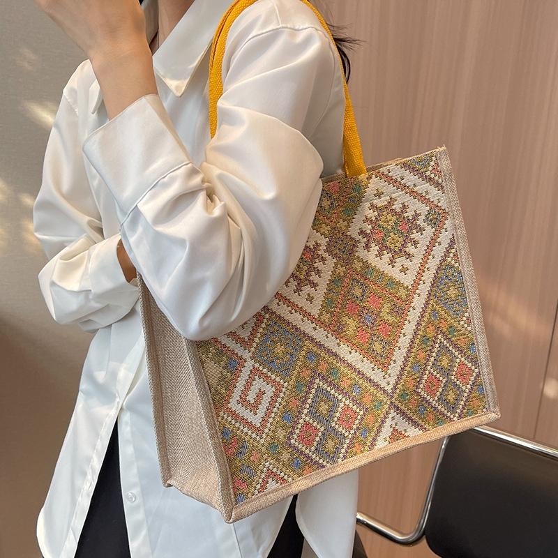 Túi vải tote đi làm, đi học họa tiết thổ cẩm kích cỡ 29x34 cm mã VAT0480