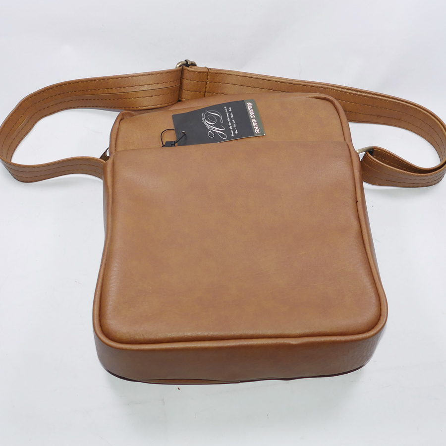 Cặp Ipad da hình chữ nhật Unisex may đường ở giữ kèm gắn miếng da bên hông độc đáo.