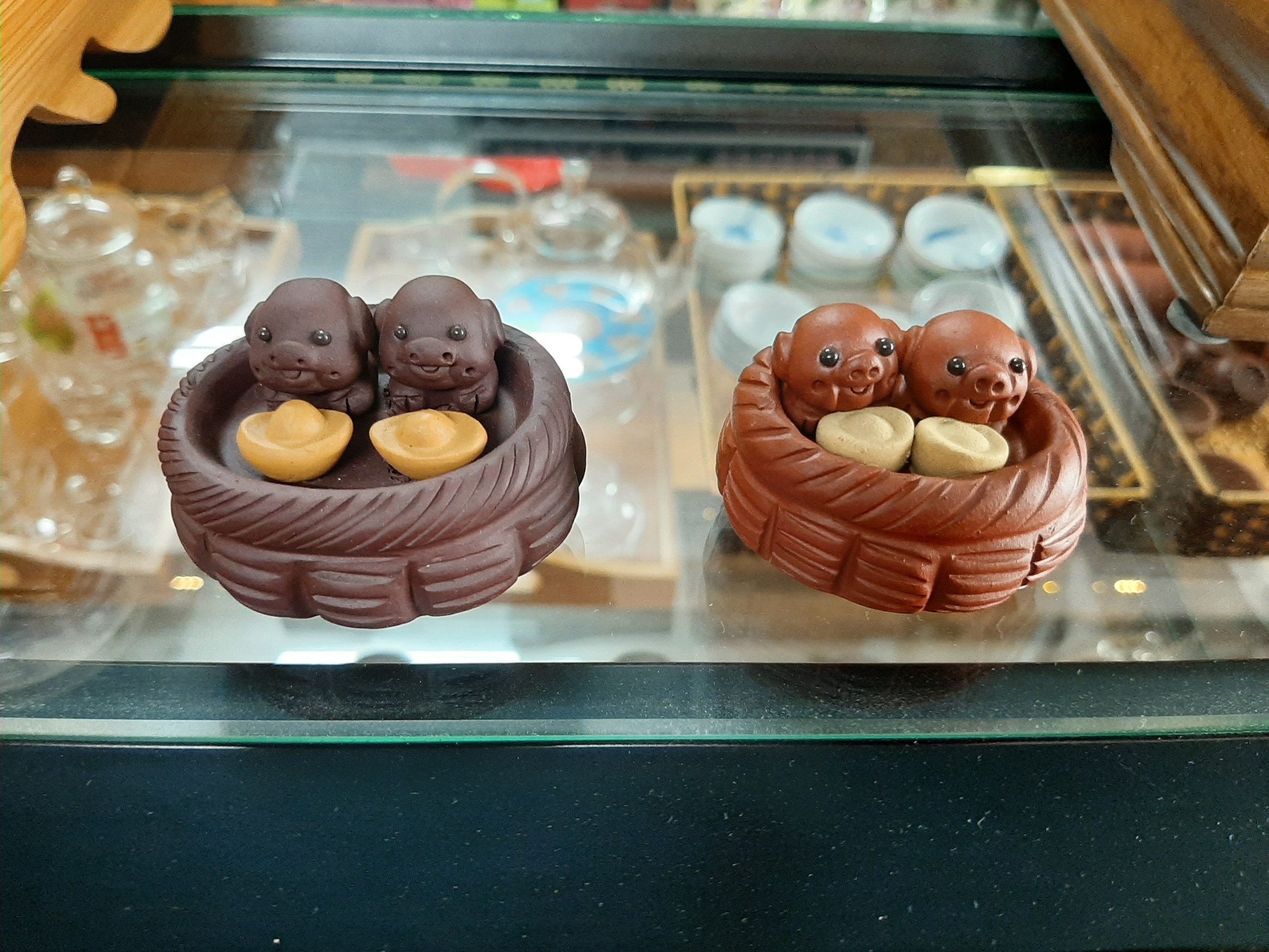 Tượng hai chú heo
