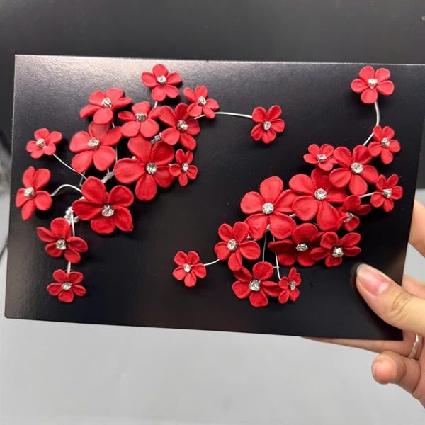 Cài tóc cô dâu hoa đất màu đỏ đính đá mới mẫu cài t1/2025