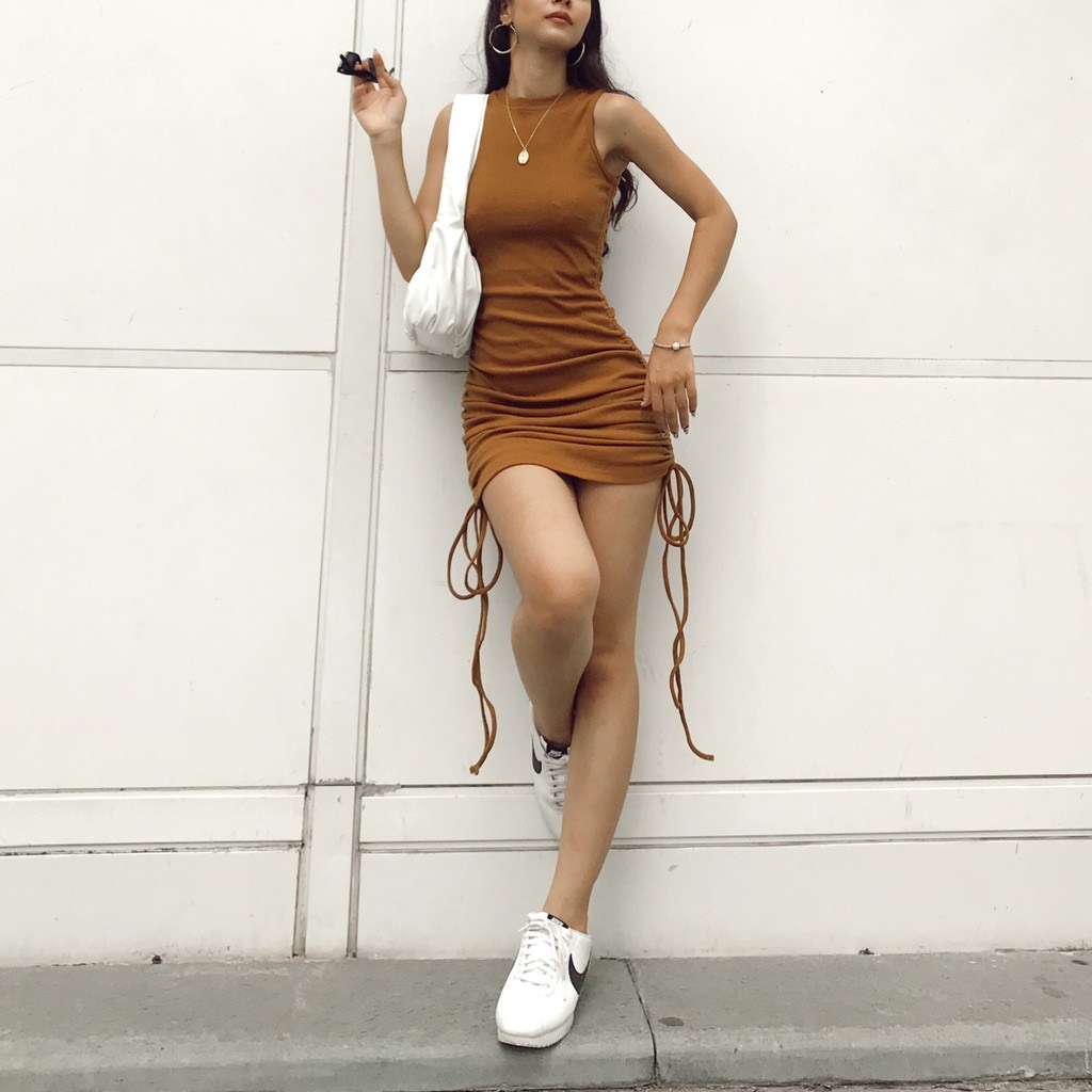 Váy body khoét ngực chất tăm dây rút hai bên hông màu vàng
