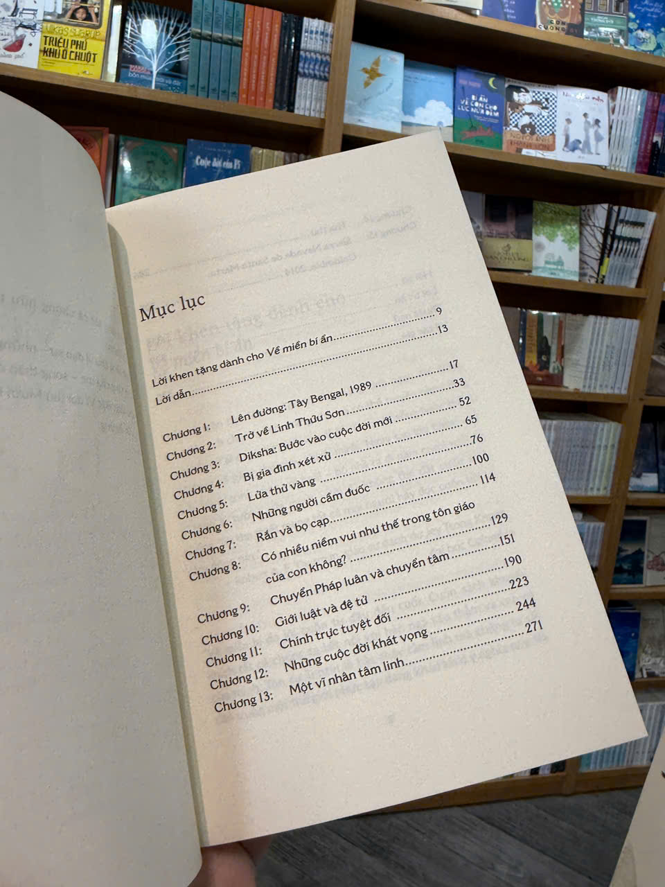 Sách - Về miền bí ẩn: Chuyến phiêu lưu của một cuộc đời phi thường (Nhã Nam HCM)