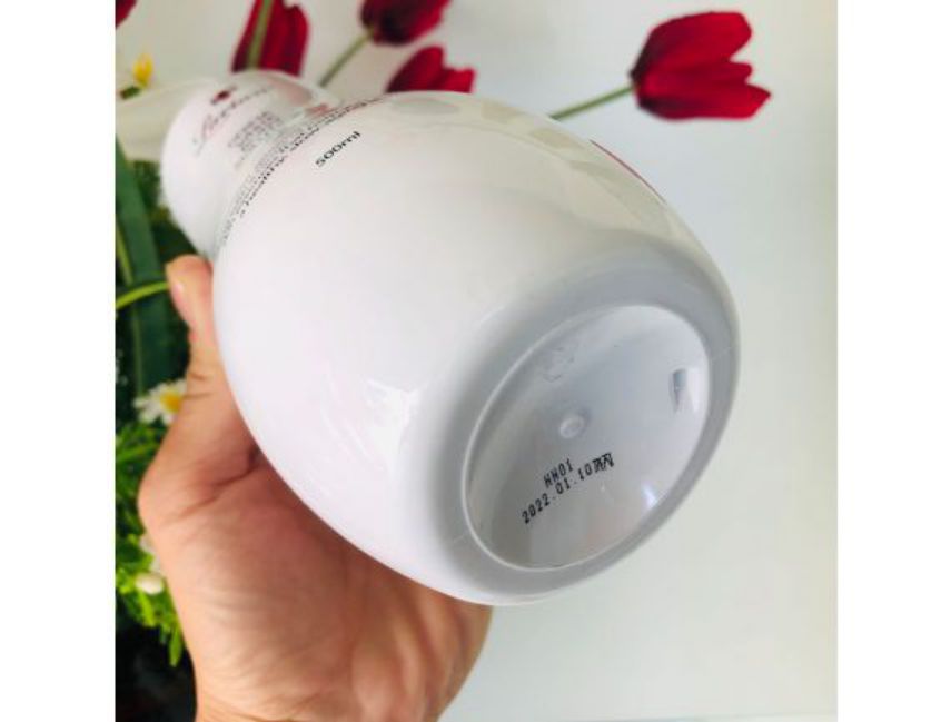 Kem ủ trắng body Larian+