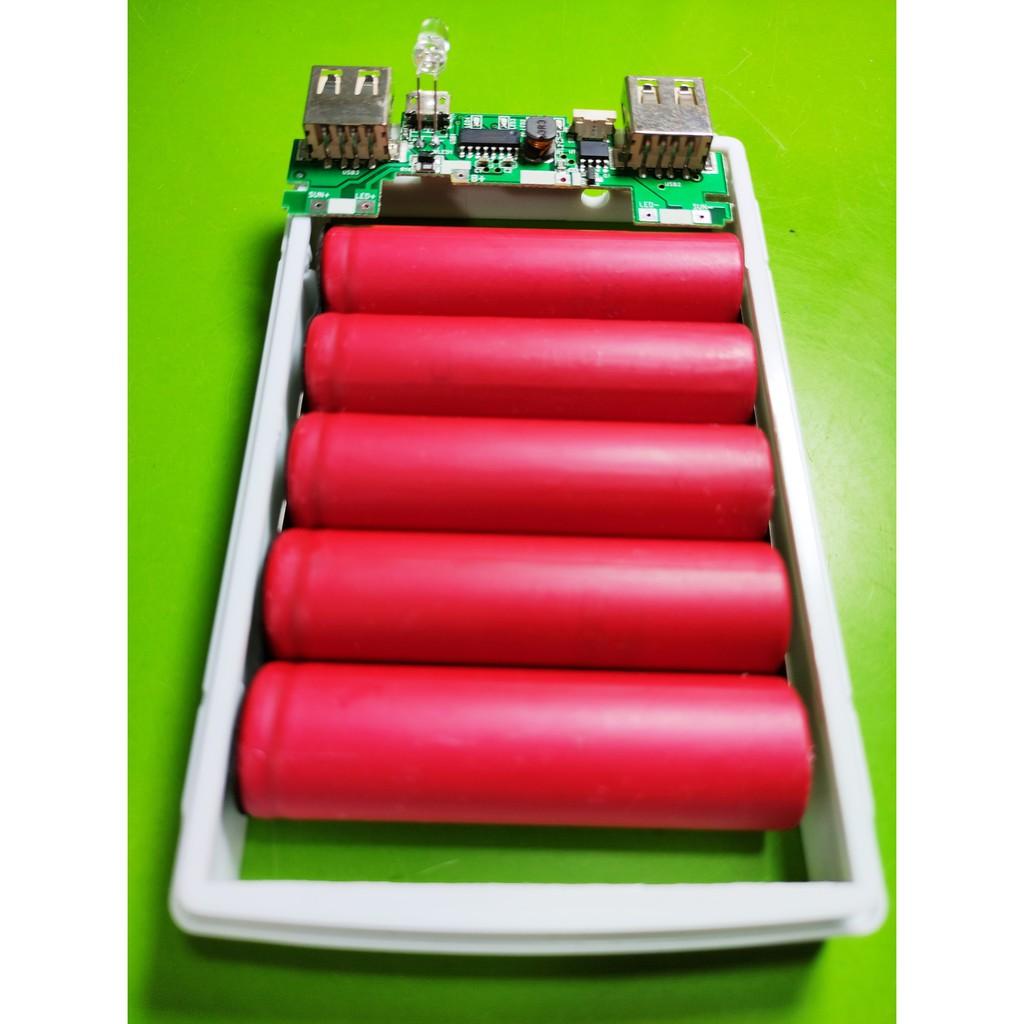 Box sạc dự phòng năng lượng mặt trời dùng pin 18650 tích hợp bảng LED cao cấp màu Bạc