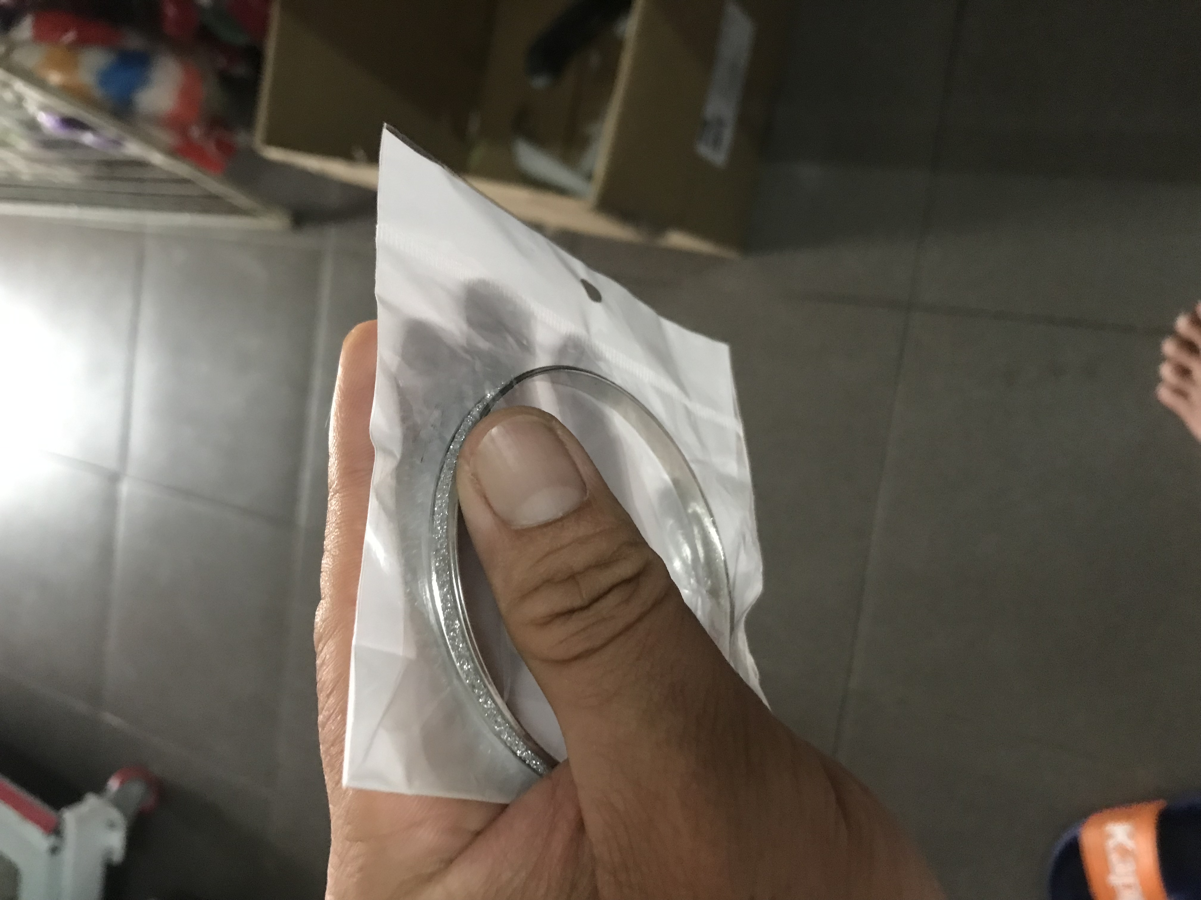 Vòng đeo tay bạc ánh kim