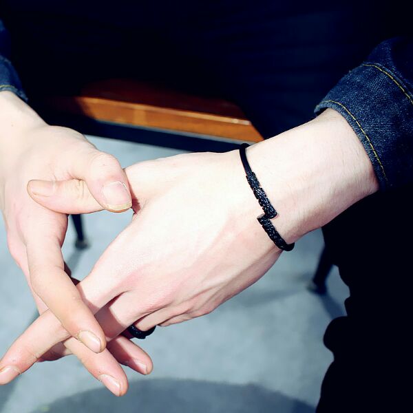 Vòng tay nam thiết bảng hợp kim không gỉ sang trọng