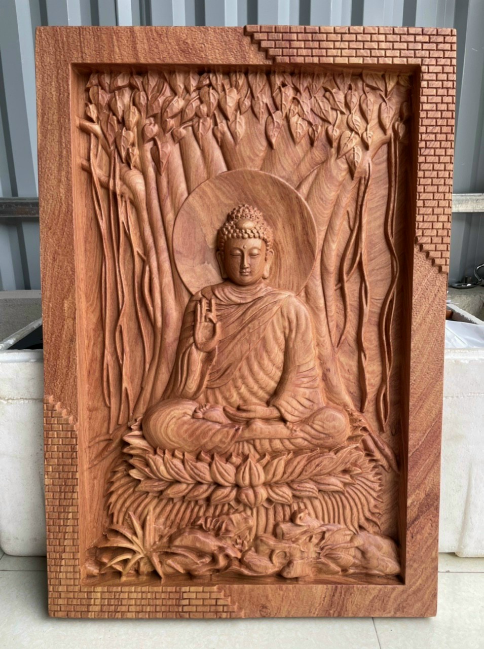 Tranh tượng phật bổn sư thích ca bằng gỗ hương đá kt 67×46×4.5cm