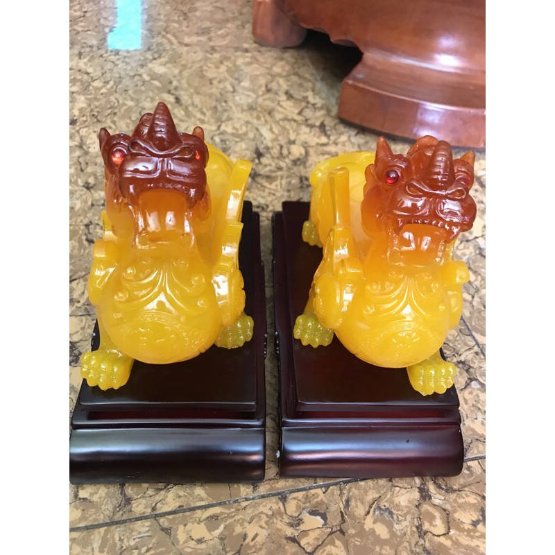 Cặp Tỳ Hưu Phong Thủy Há Miệng Hút Tài Vàng Anh Tươi Đầu Vàng Đậm Mới Đẹp Đế Gỗ Size Dài 22cm Cao 19cm Sâu 10cm Hợp Anh Chị Mệnh Kim Thổ Thủy trưng bàn ạ