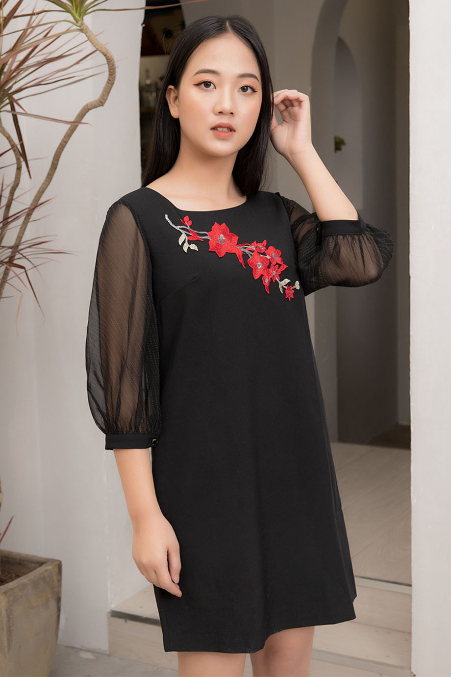 Đầm xuông đen phối tay bông có manges-DOO79DE