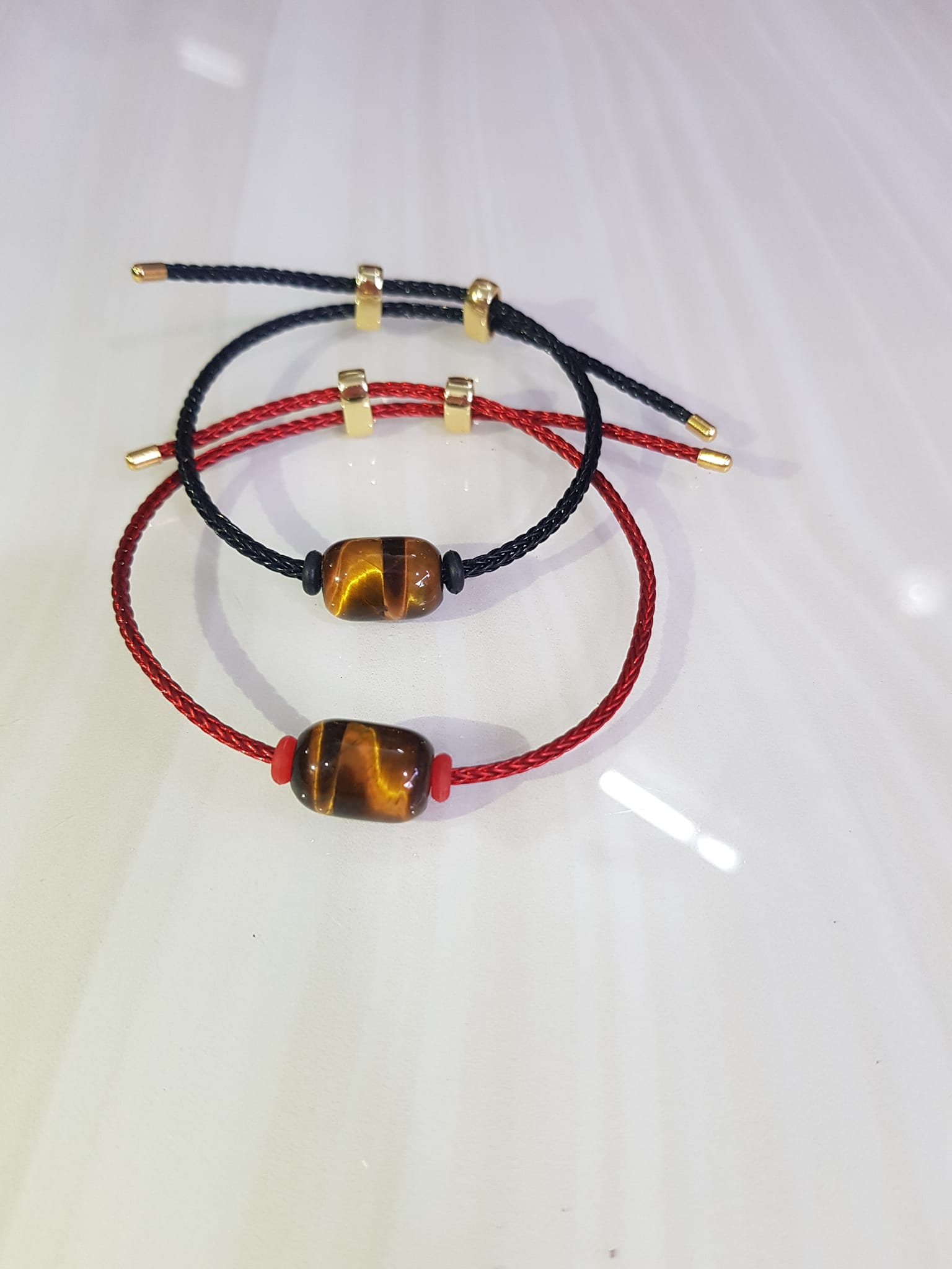 Vòng tay phong thủy charm hạt lu thống đá mắt hổ tự nhiên vàng nâu bóng đẹp Phối với dây đeo tay màu đen hoặc đỏ bất kỳ ạ Vòng tay may mắn hợp nữ mệnh thổ mệnh kim mệnh thủy ạ