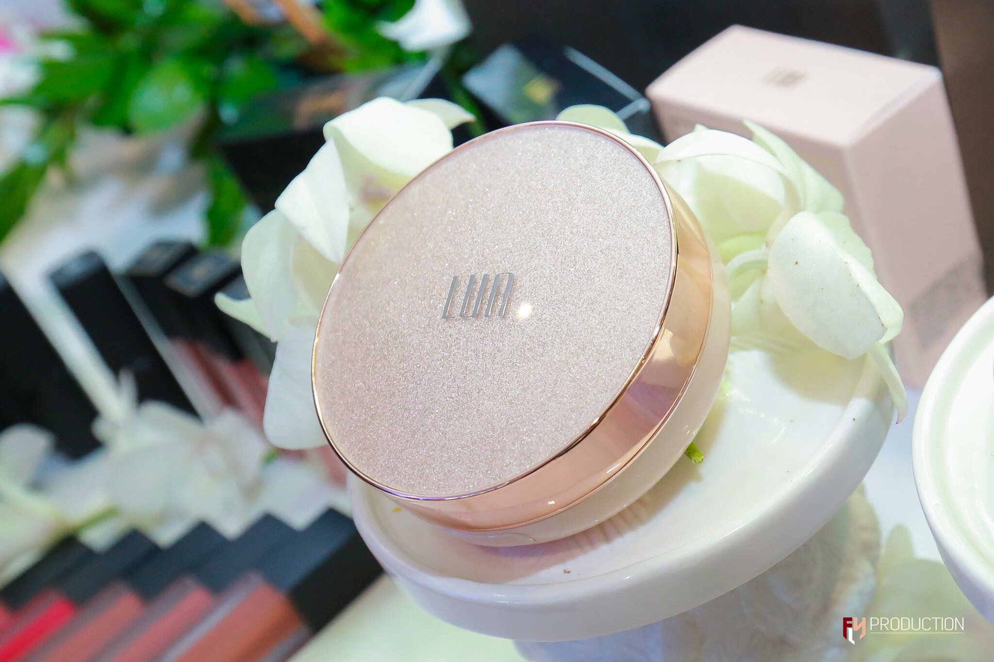 Phấn Nước trang Điểm Hàn Quốc Dành Cho Da Ngâm (LUA PINK AURA CUSHION) - Hộp Vỏ Màu Hồng 15g