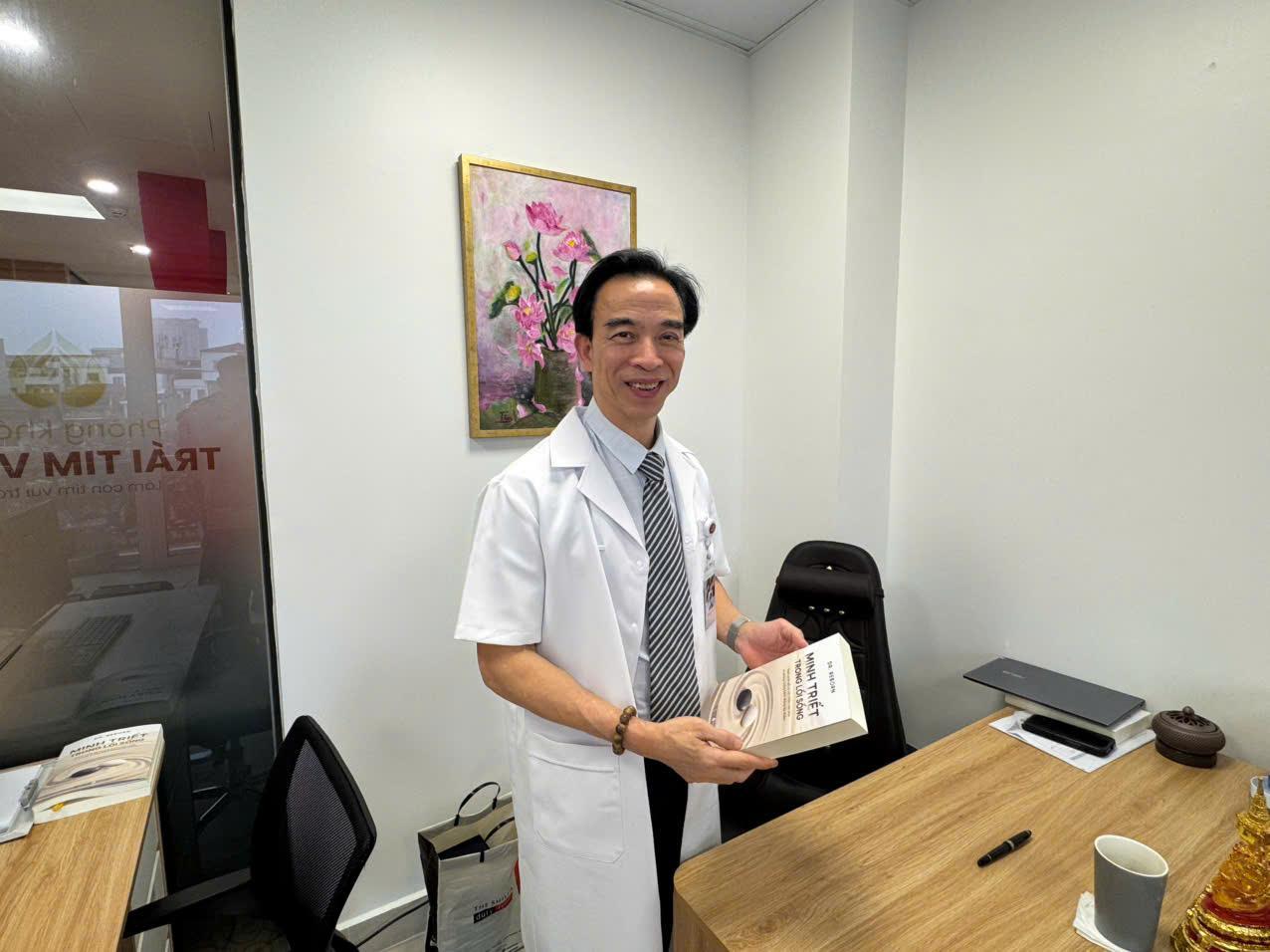 Sách - Minh Triết Trong Lối Sống - Hành Trình Để Có Sức Khoẻ Toàn Diện Và Phòng Chống Bệnh Không Lây Nhiễm - Kèm Chữ Ký Tác Giả