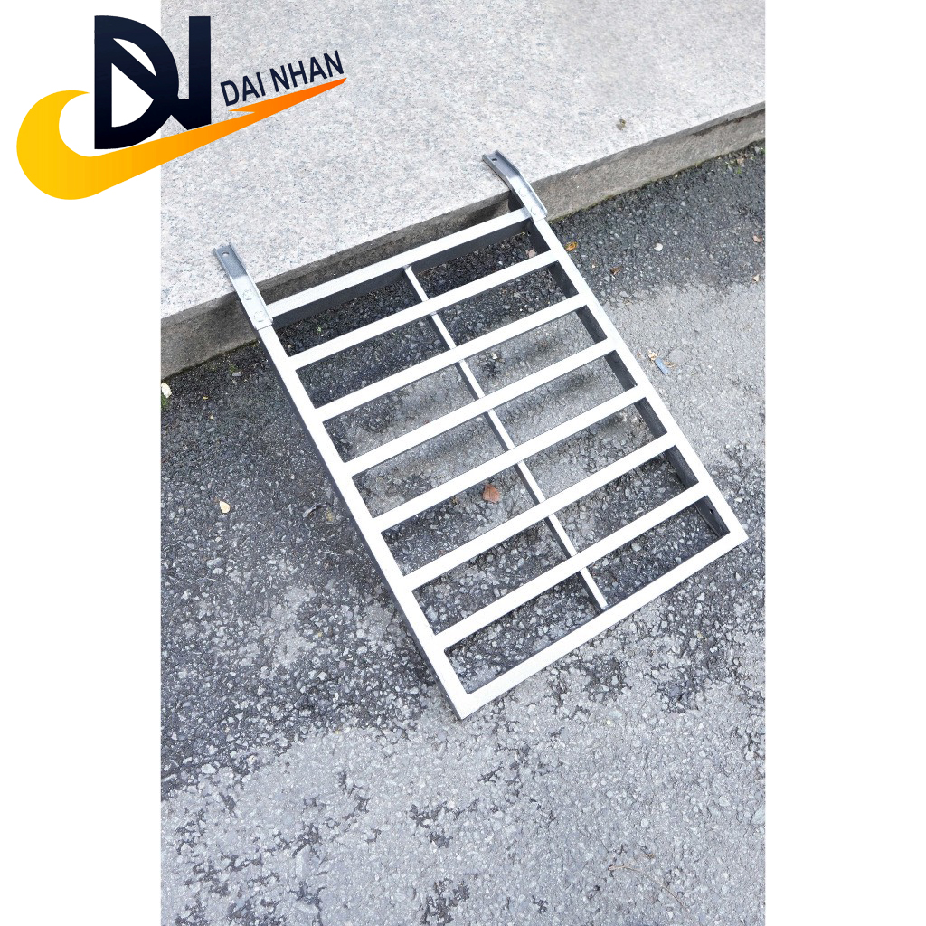 Thang dắt xe máy DAI NHAN chất liệu bằng thép sơn tĩnh điện, chiều rộng 45cm (Bậc thềm từ 15-40cm)