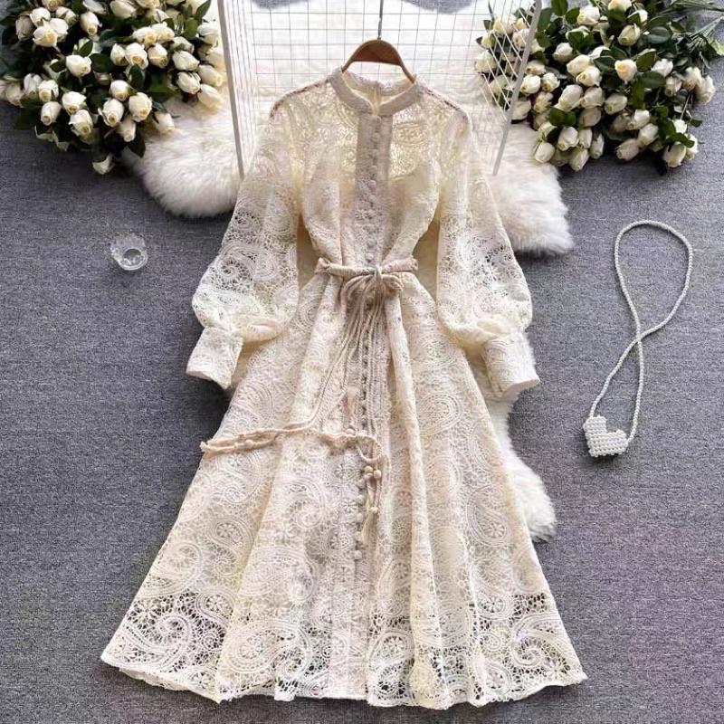 ĐẦM REN CỔ TRỤ TIỂU THƯ XINH