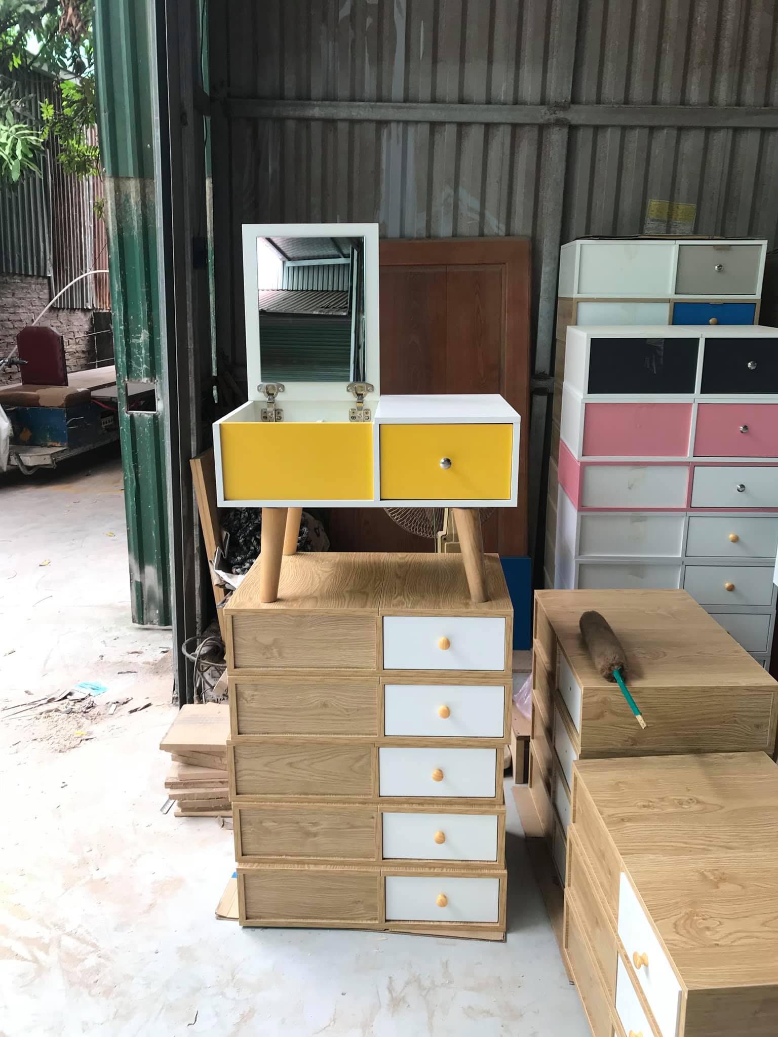 bàn trang điểm bệt chất liệu gỗ MDF