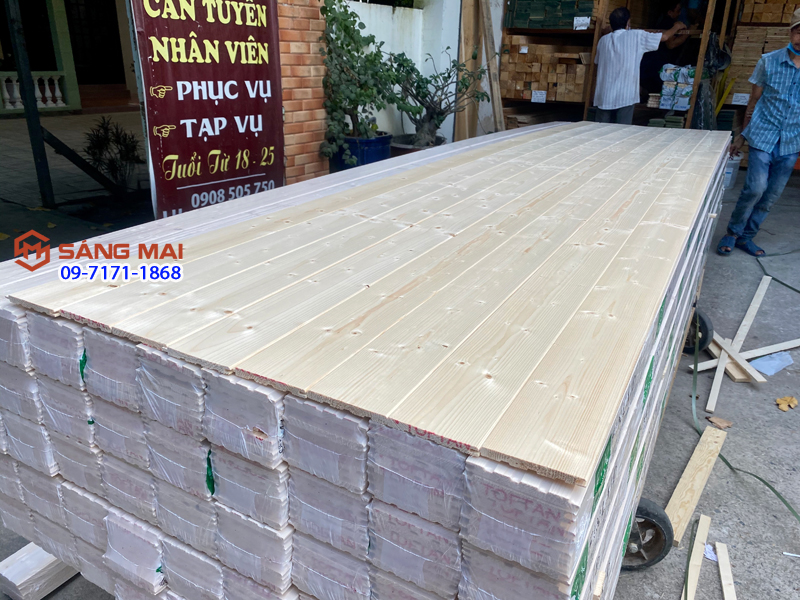 Gỗ thông ốp quầy bar, gỗ ốp tường, ốp trần dài 120cm x 12cm x 1,2cm có rảnh âm dương ghép với nhau