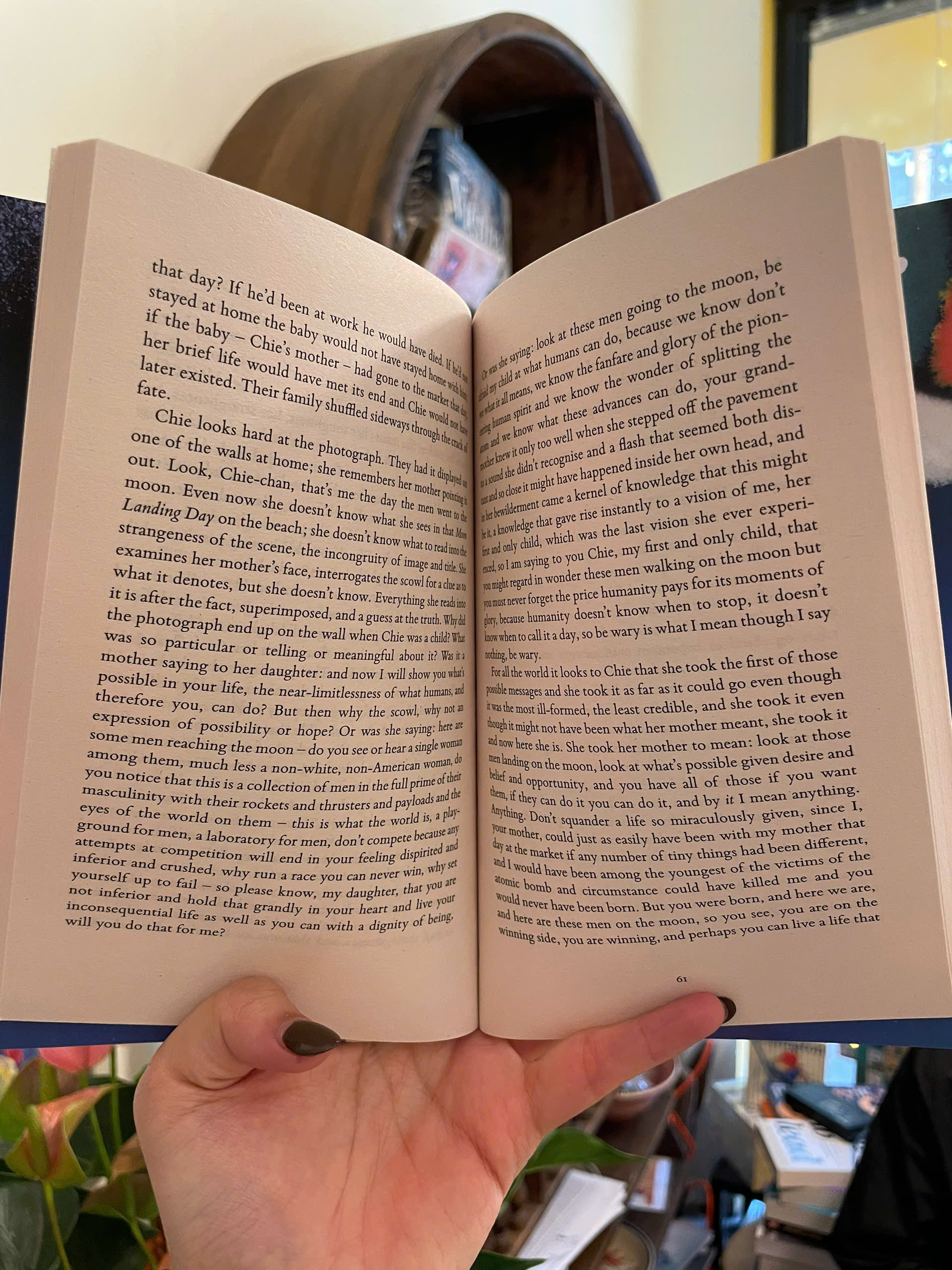 Sách - Orbital by Samantha Harvey | Booker Prize Winner / Science Fiction / Ngoại văn Nhập khẩu