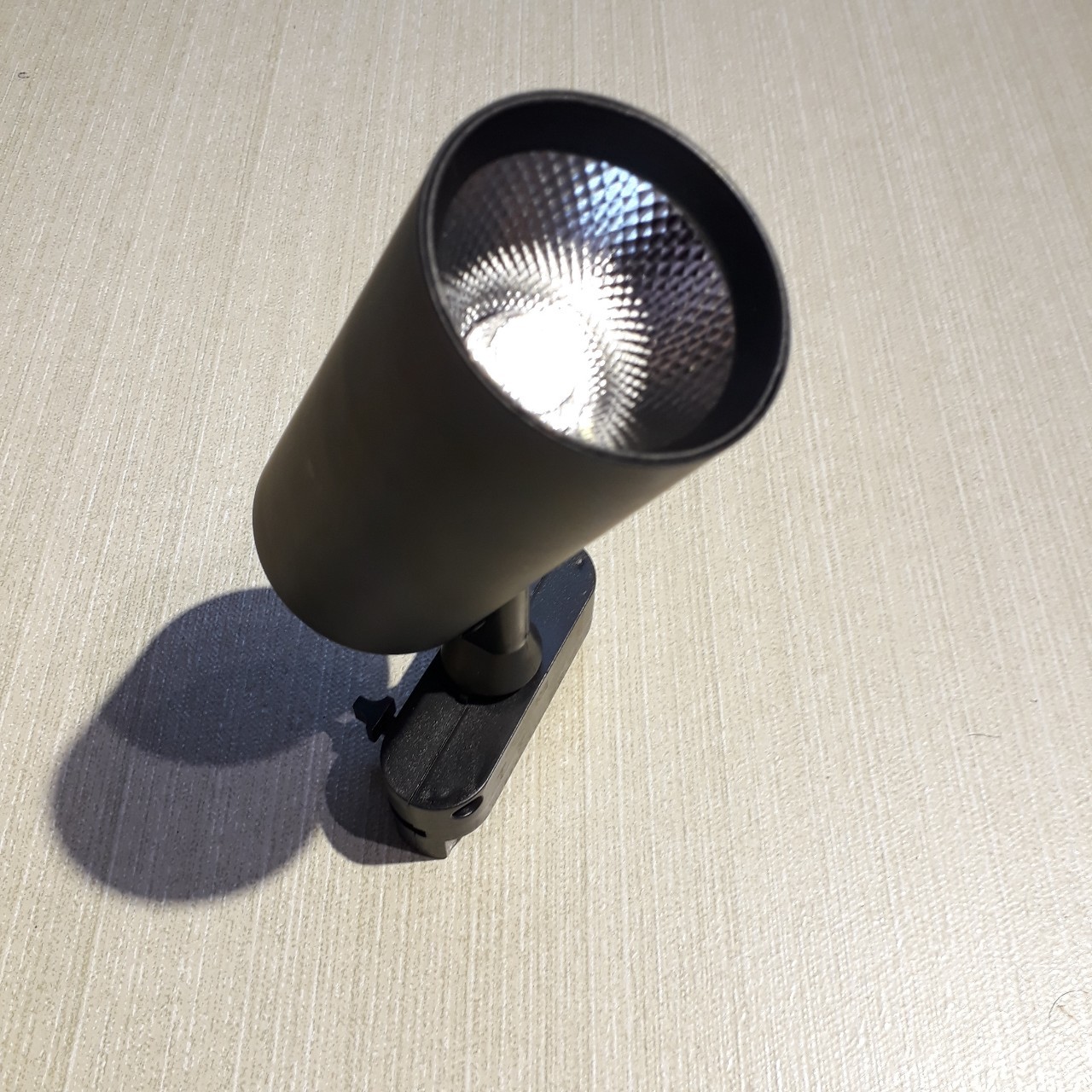 Bộ 2 Đèn Rọi Ray Ống Bơ Led Cob 12W Vỏ Đen Ánh Sáng Vàng