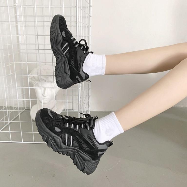 Giày thể thao nữ Ulzzang Eyty nâng độn đế cao 5cm răng cưa to mềm thoáng cá tính năng động màu đen trơn/kem