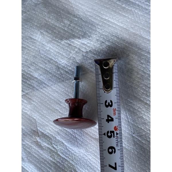 Núm tủ nhựa tròn giả gỗ kèm ốc