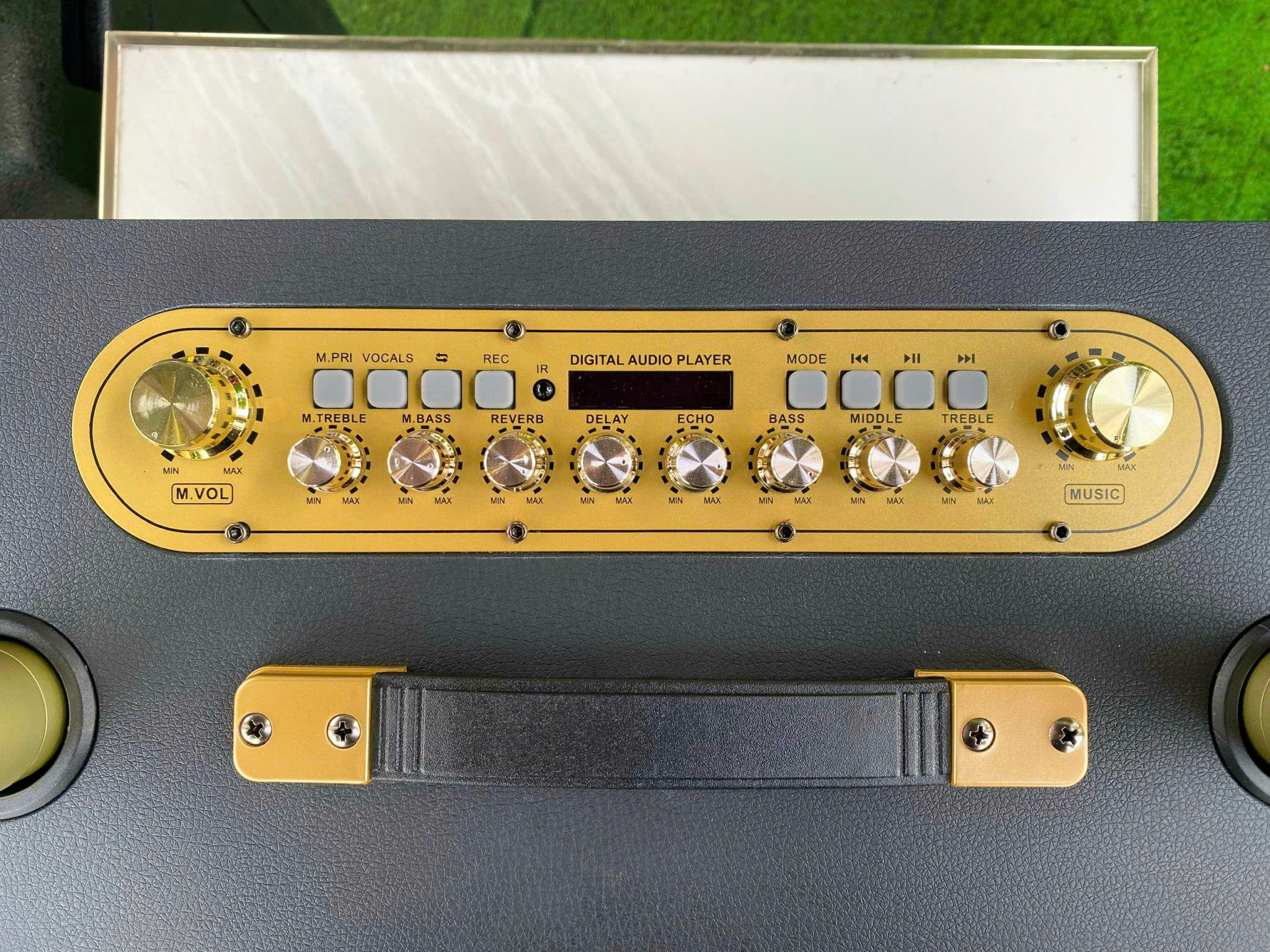 loa xách tay nghe nhạc karaoke 6 đường tiếng v9 promax nhỏ gọn, mạnh mẽ, chất âm đỉnh cao công suất 350w kèm 2 mic không dây hàng nhập khẩu