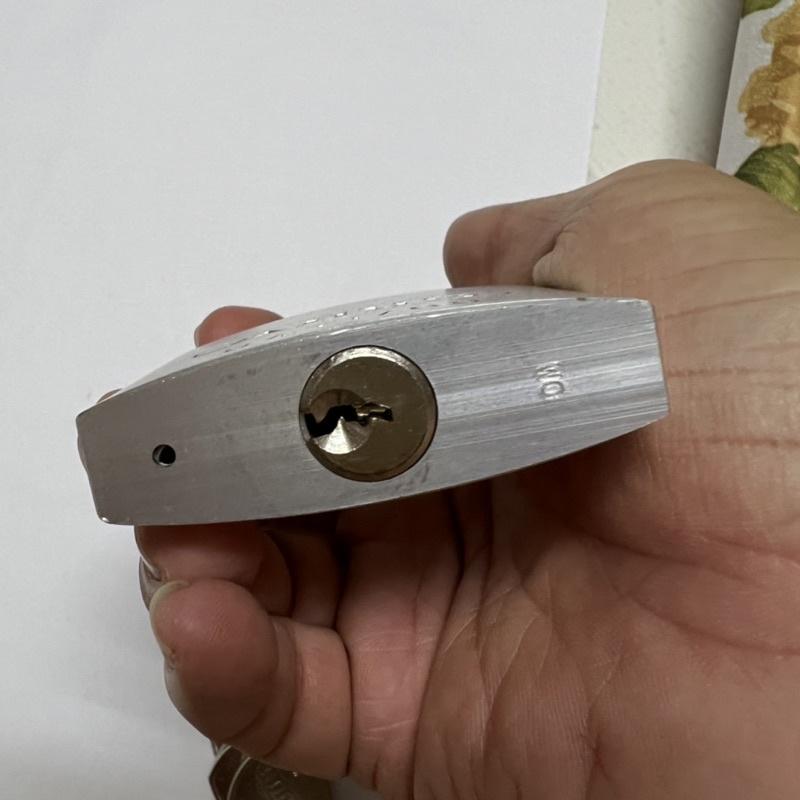 Ổ khóa ABUS 64TI/60 thân TITALIUM rộng 60mm chìa răng cưa - MSOFT