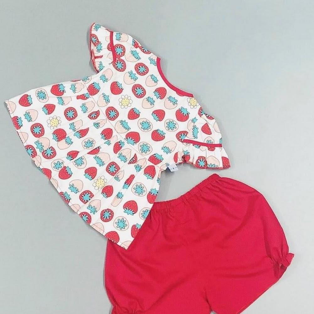Bộ quần áo ngắn bé gái họa tiết Dâu viền ren đỏ cotton - AICDBGGTFLUM - AIN Closet