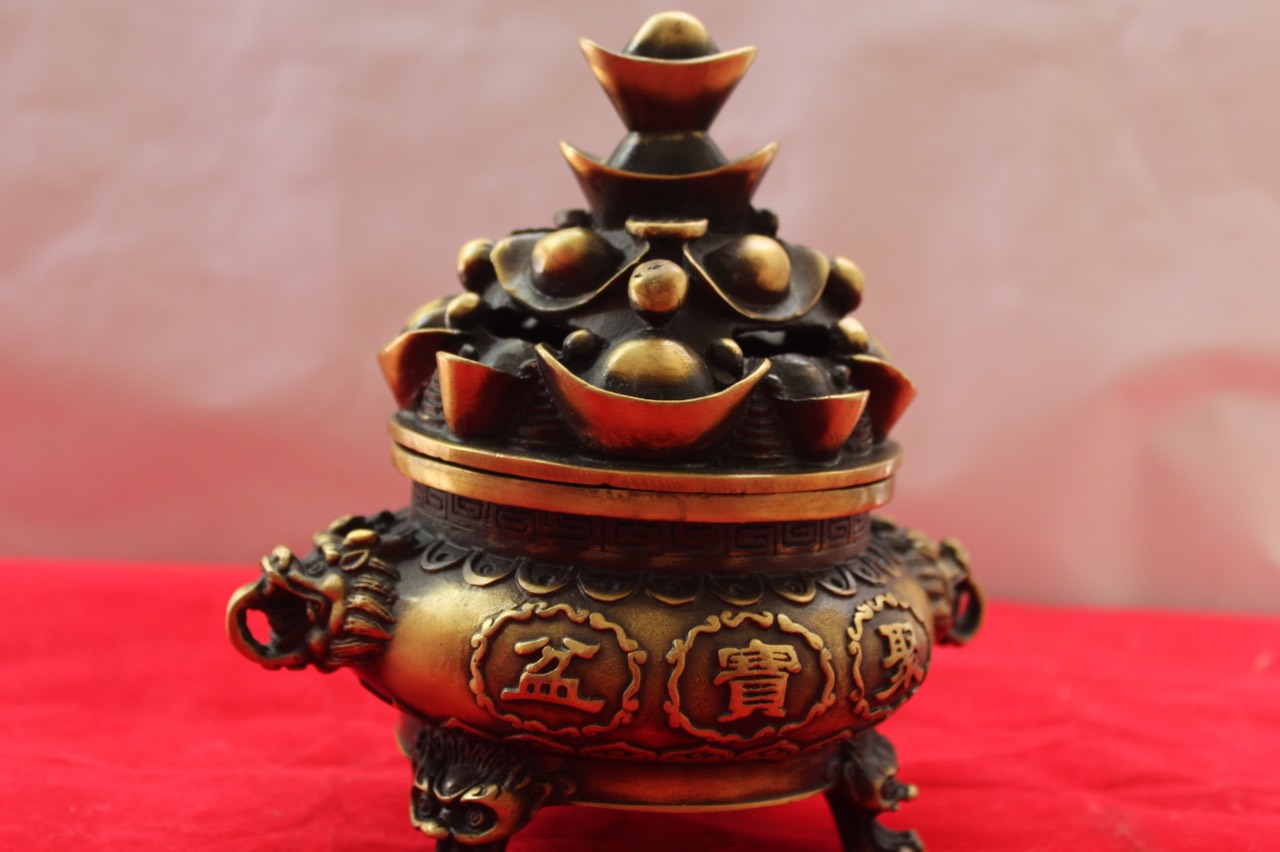 Đỉnh xông trầm nắp thỏi vàng bằng đông thau nguyên chất