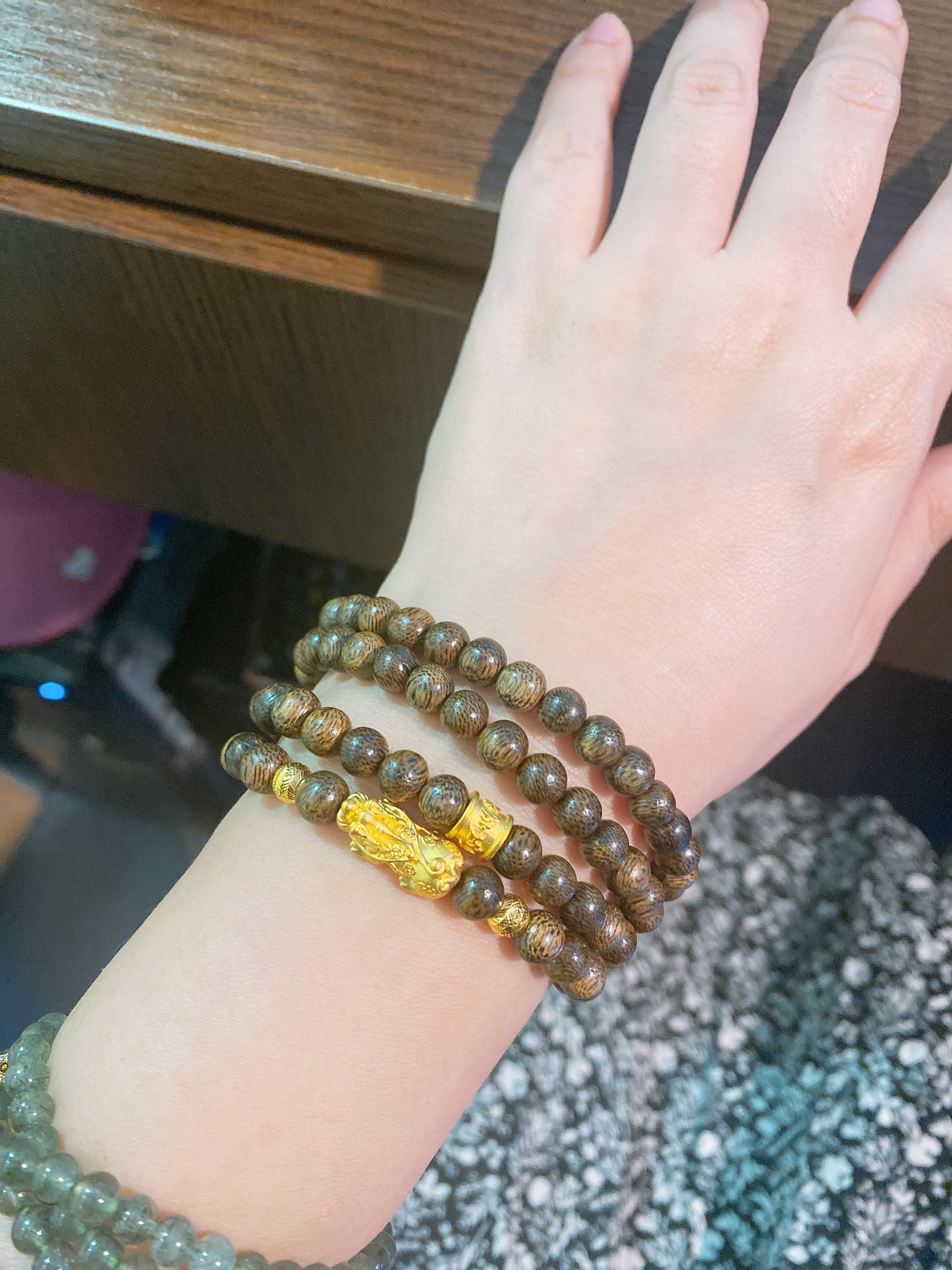 Chuối Trầm Mix Charm Tỳ Hưu, Bi, Trụ Bình An Vàng 24K