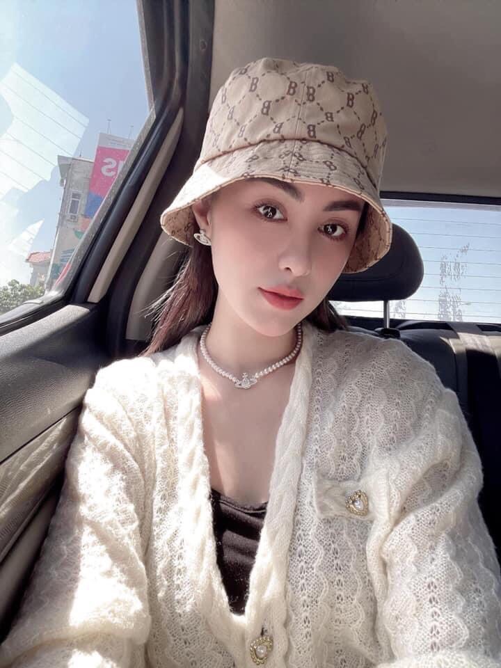 Dây chuyền ngọc dập logo xinh xắn