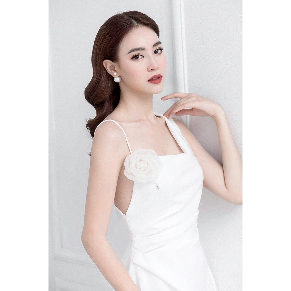 Đầm dự tiệc dây mảnh cài hoa xinh xắn RE