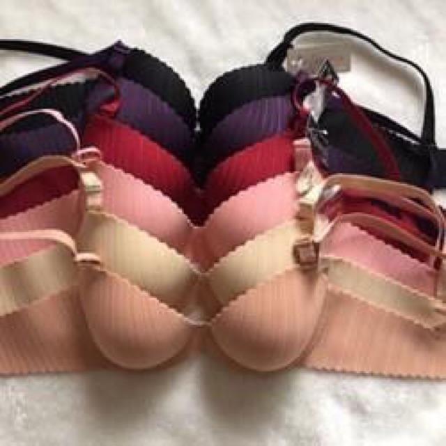 Áo Đúc Su Vân Sò 707 có gọng đệm vừa chất liệu su mềm dễ chịu