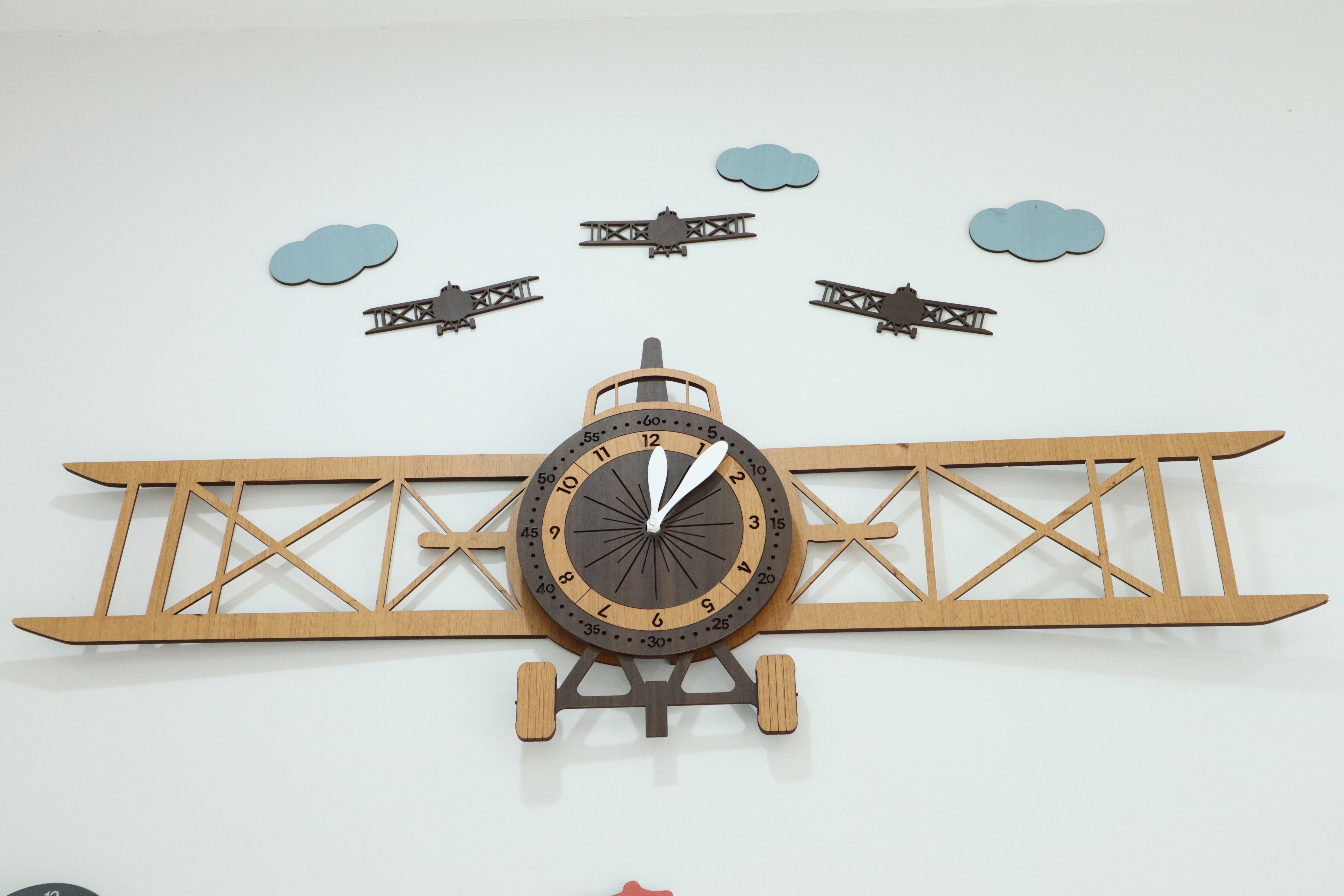 Đồng hồ treo tường trang trí decor nhà cửa hình máy bay - Airplane wall clock