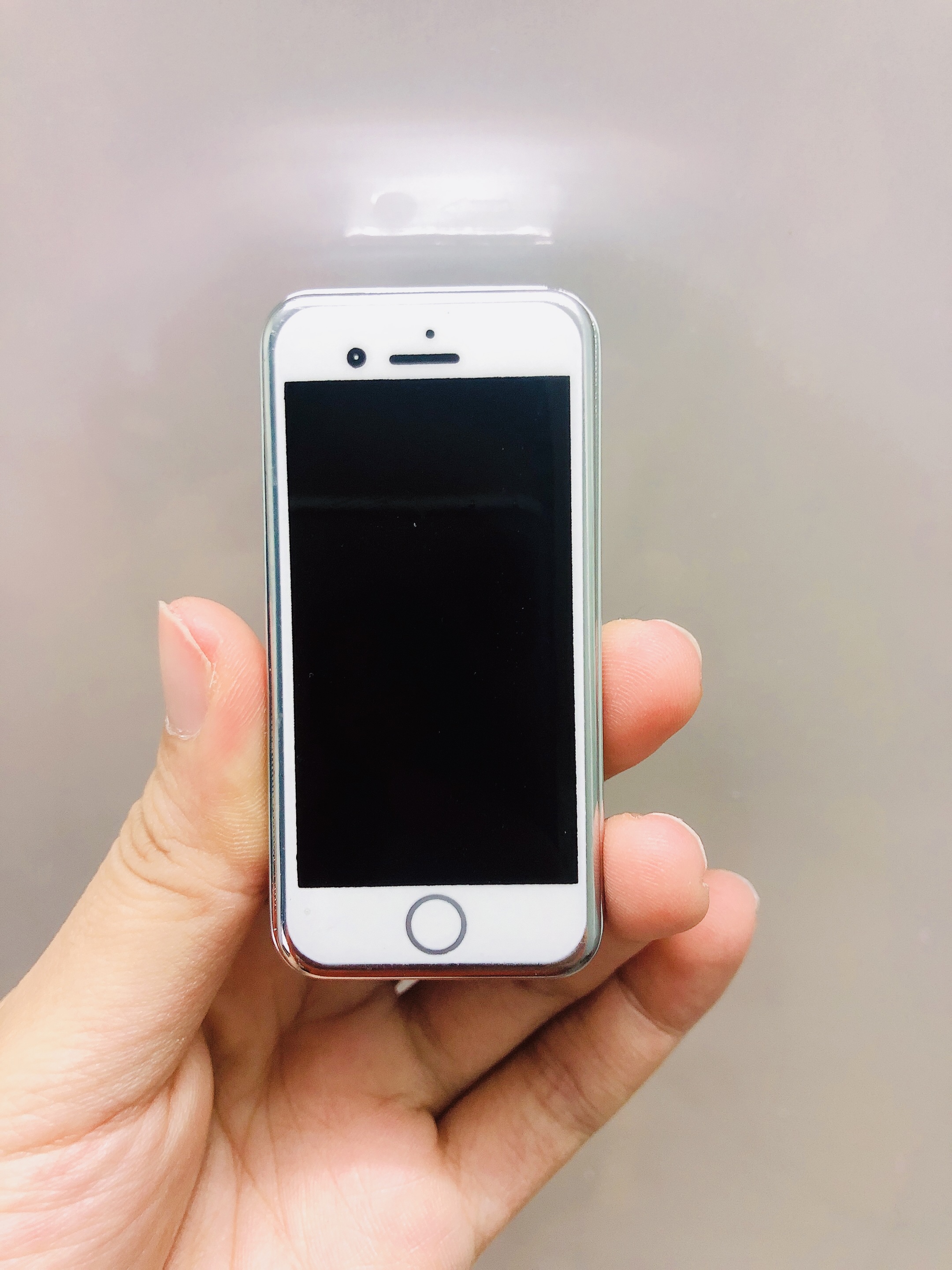 Hột quẹt bật lửa khè hình điện thoại IP mini dễ thương - xài gas