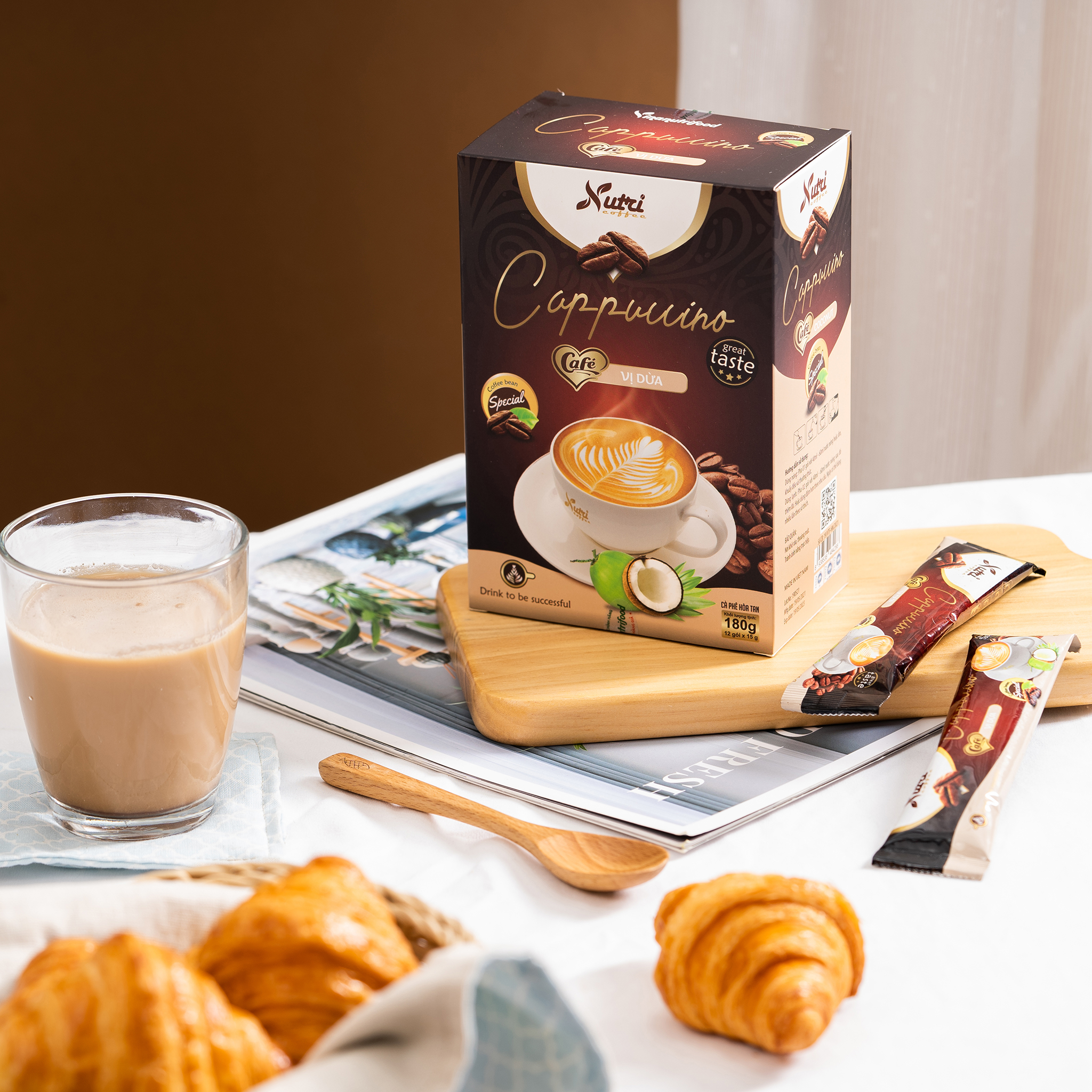 Cà phê capuchino dừa Vinanutrifood C03, cafe có hương vị dừa hảo hạng, tạo nên sự mới mẻ mang đến cảm giác thoải mái, thư thái khi thưởng thức, đảm bảo an toàn thực phẩm đáp ứng đầy đủ tiêu chuẩn GMP - WHO (15g x 12 gói)