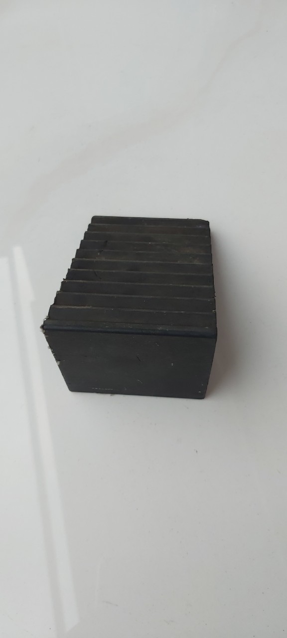 Chặn chèn cửa cao su 8x8x13cm