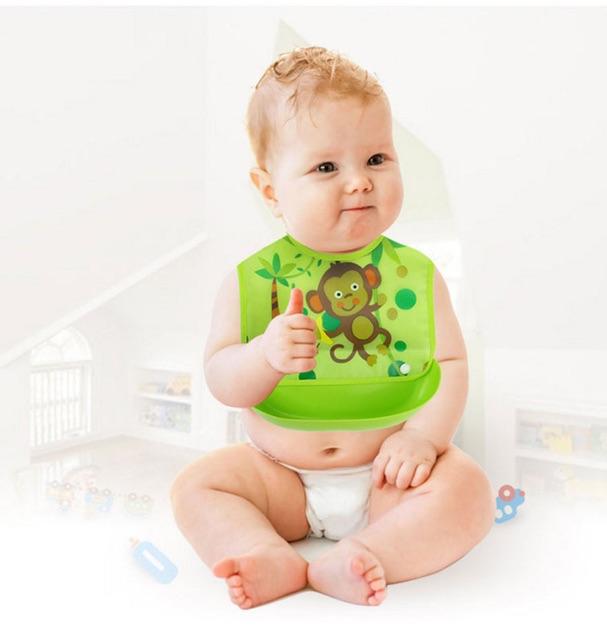 Yếm ăn chống thấm có máng hứng tiện lợi cho bé