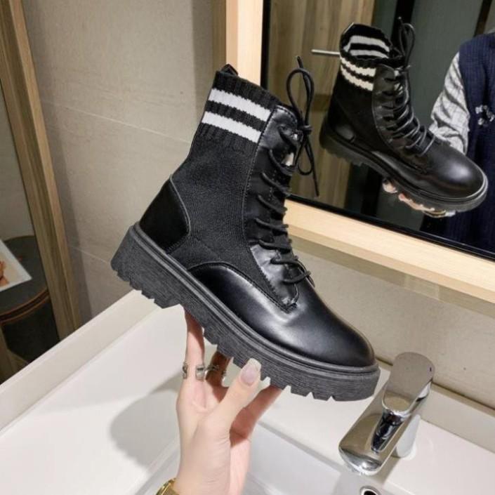 Boots Nữ, Giày Bốt Nữ Dr. Martens Phối Len Cổ Chân Màu Đen Mẫu Mới Mùa Thu Đông AMZO Giày Dép Nữ Thời Trang BH1