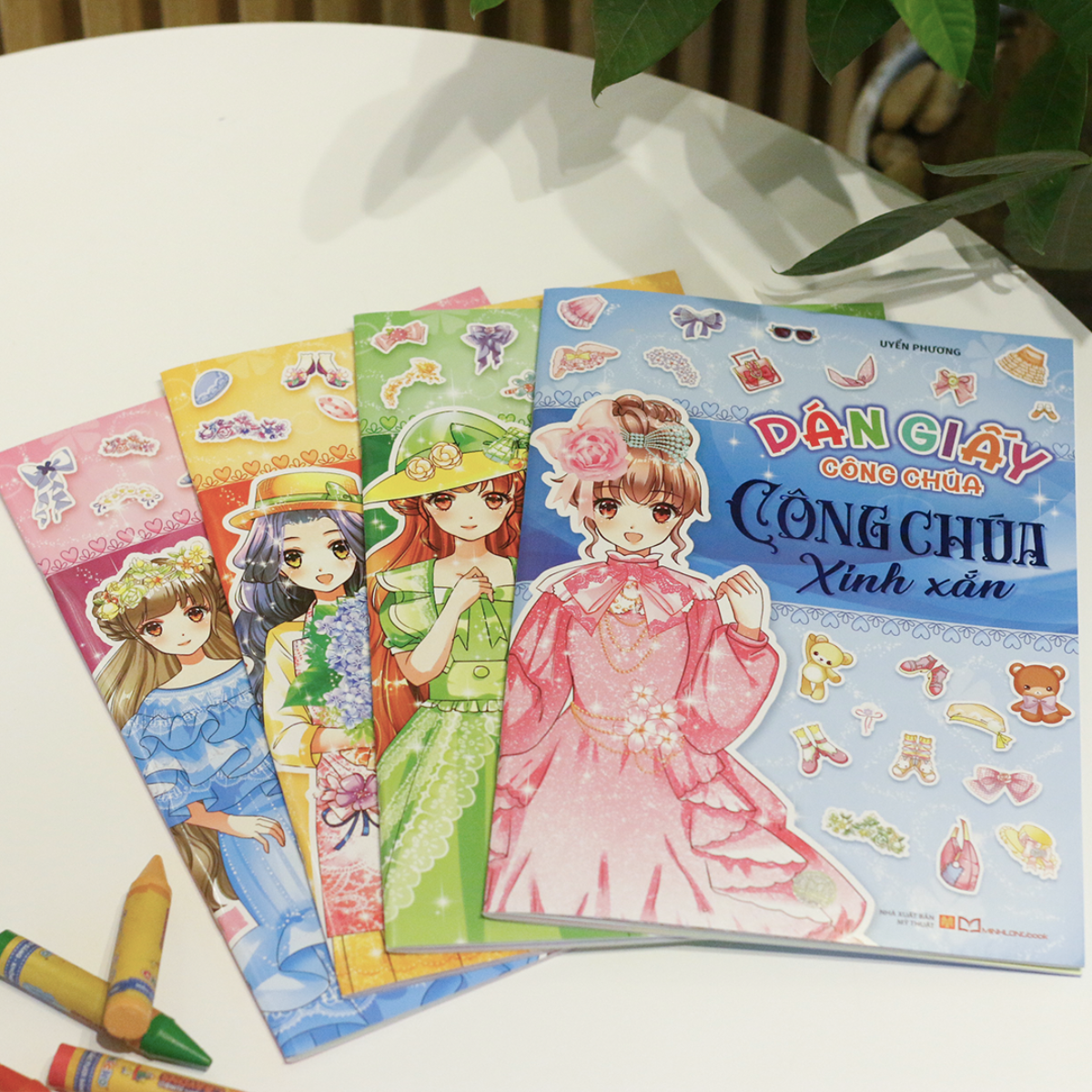 Combo Dán Giấy Công Chúa (4 Cuốn)