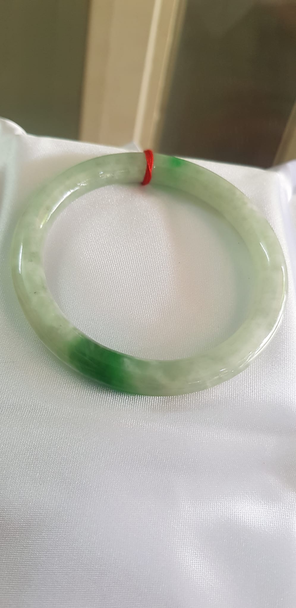 Vòng Cẩm Thạch tự nhiên mới Đậu AS Sao 52mm x cọng 7mm màu trắng bông đậu điểm lý 1 góc đẹp Nữ 50kg - 56kg đeo ạ