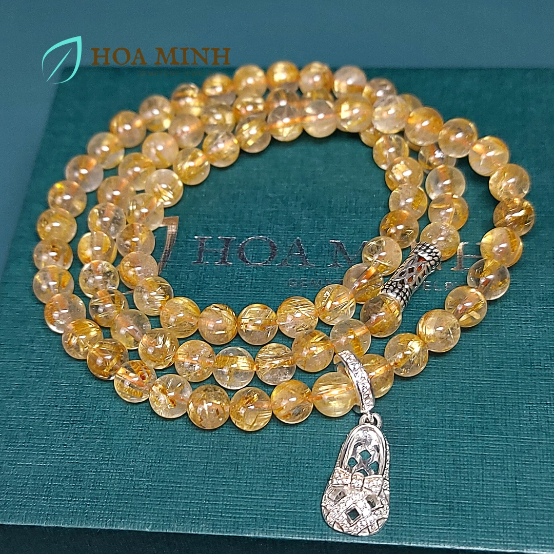 Vòng tay Thạch Anh Tóc Vàng thiên nhiên 6 li VIP quấn 3 vòng phối charm chiếc giày búp bê bạc ta chuẩn, hợp mệnh Kim Thổ